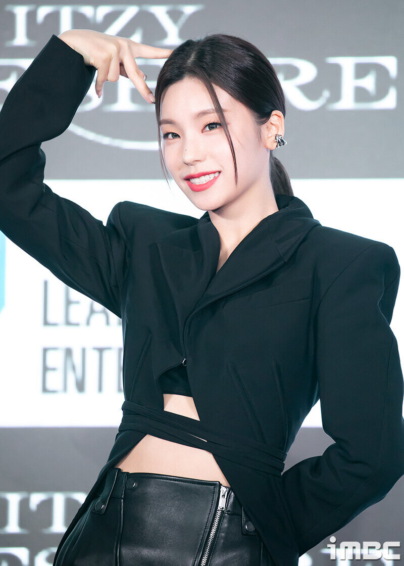 221125 ITZY Yeji 6th Mini Album 'CHESHIRE' Media Showcase documents 17