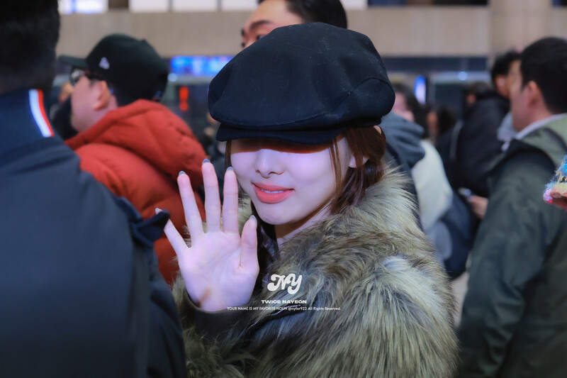 241228 TWICE Nayeon at Gimpo International Airport documents 5