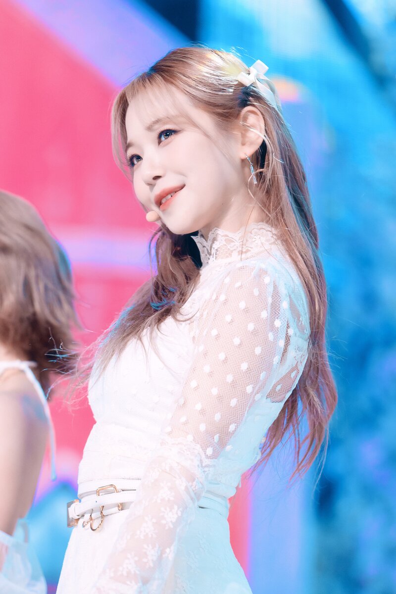 220123 fromis_9 Jiheon - 'DM' at Inkigayo documents 2