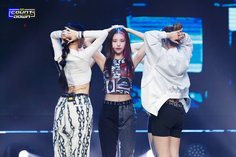 211014 ITZY - 'SWIPE' at M Countdown documents 1