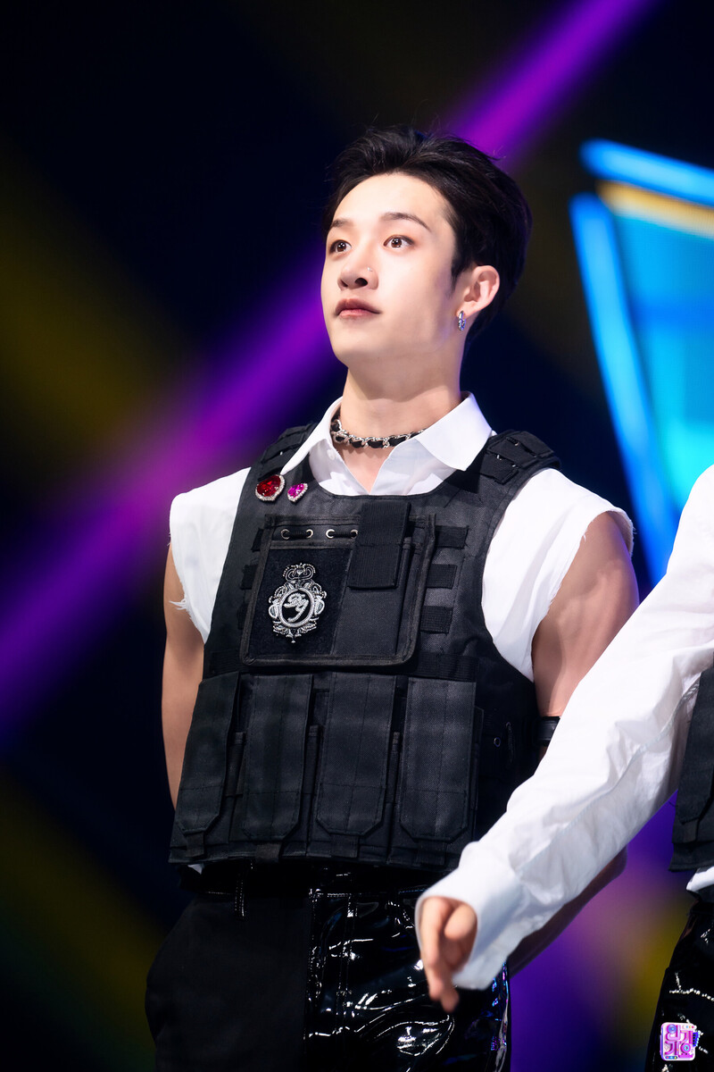 221023 StrayKids Bang Chan - 'CASE 143' at Inkigayo documents 11