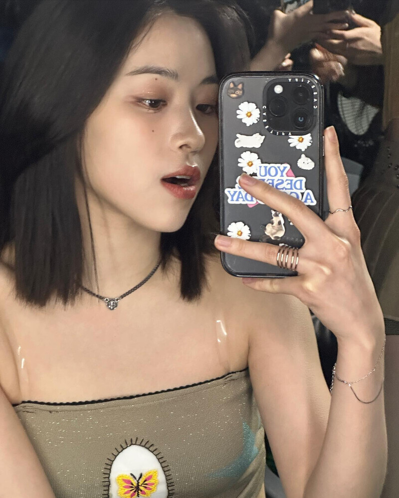 230526 ITZY Instagram Update - Ryujin documents 5