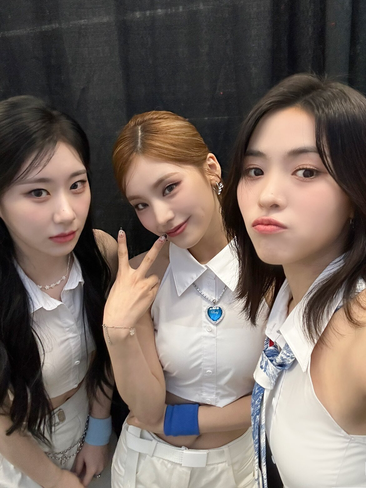 230821 - ITZY Twitter Update | kpopping