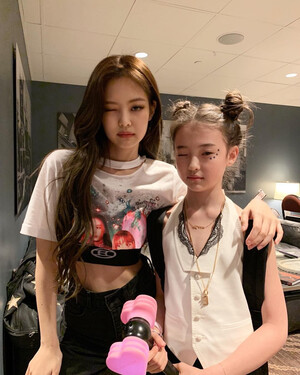 190418 - BLACKPINK Jennie & MEOVV Ella Instagram Update