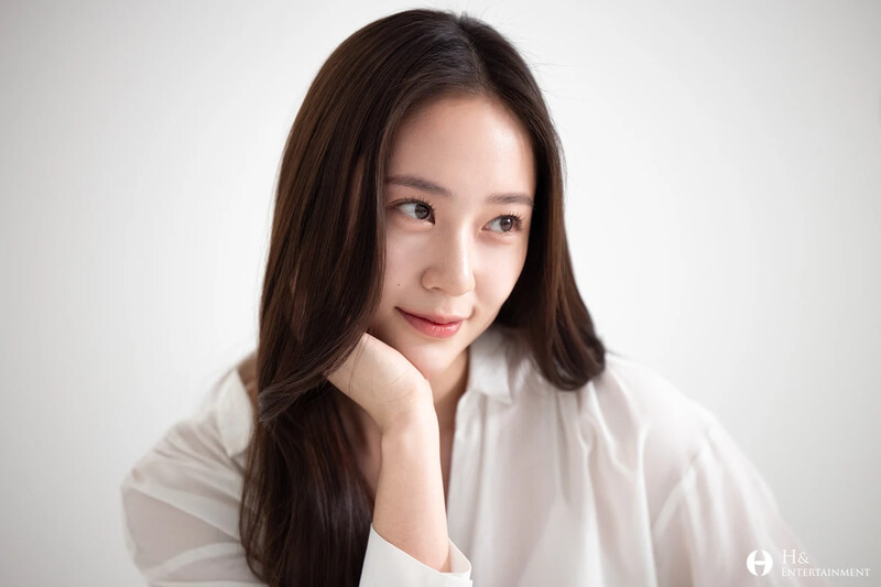 210314 H& Entertainment Naver Post - Krystal documents 6