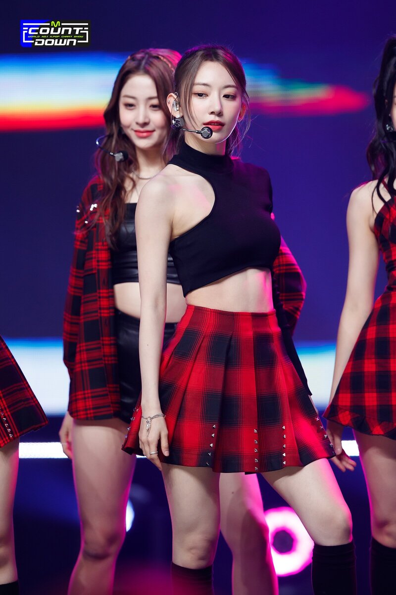 220526 LE SSERAFIM - 'FEARLESS' at M Countdown documents 22