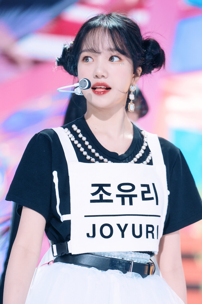 220605 Jo Yuri - 'Love Shhh!' at Inkigayo documents 21