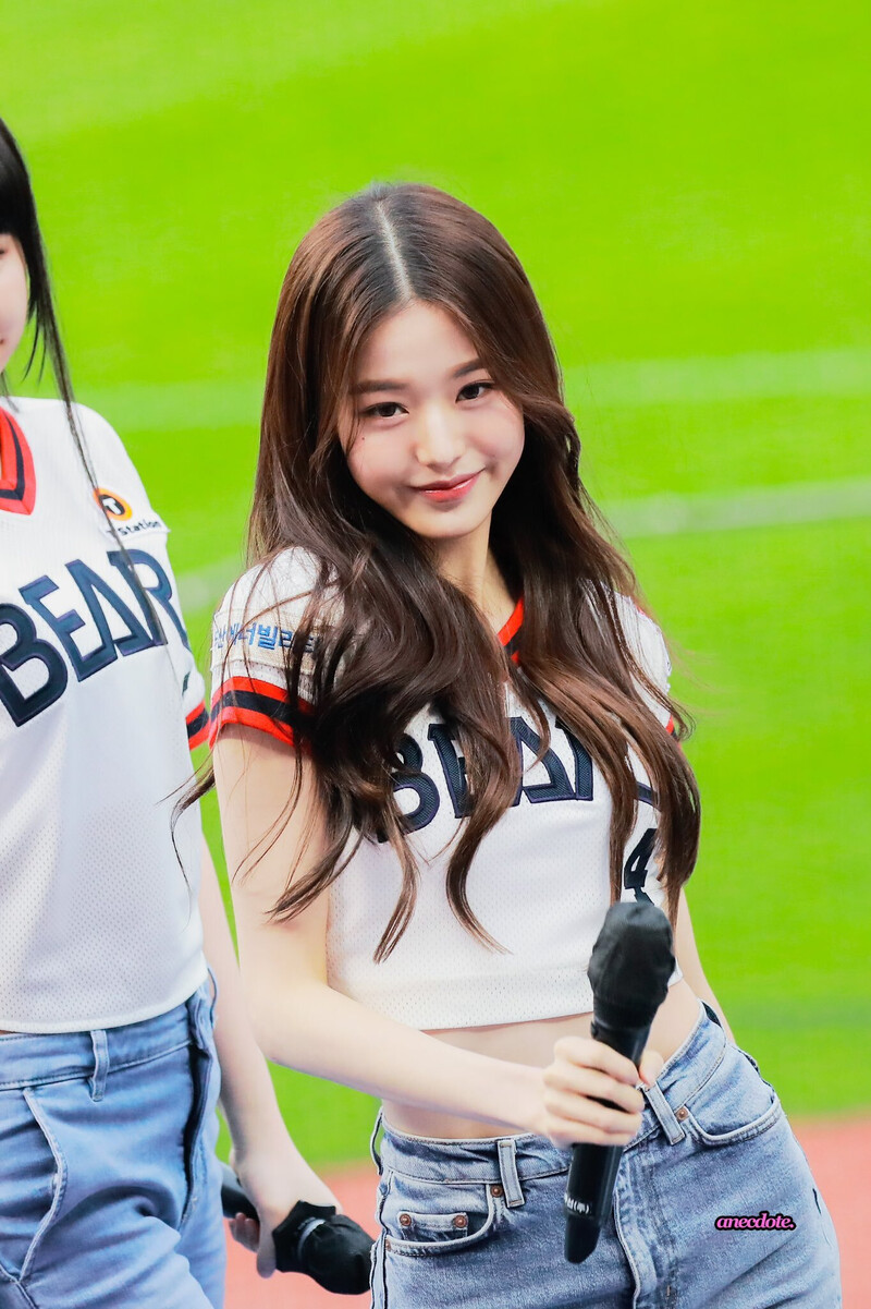 220619 IVE Wonyoung - Doosan Bears First Pitch