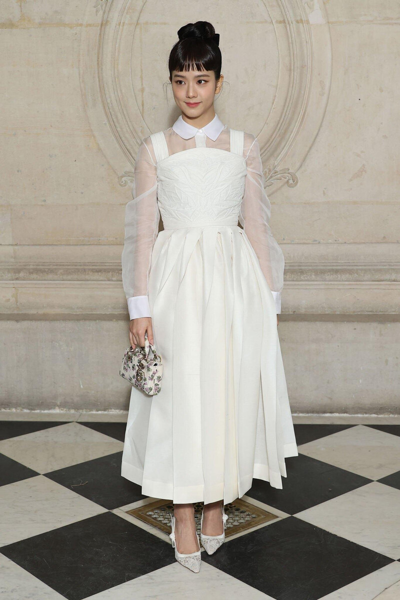 230123 JISOO- DIOR S/S 2023 Haute Couture Fashion Show at Paris documents 7