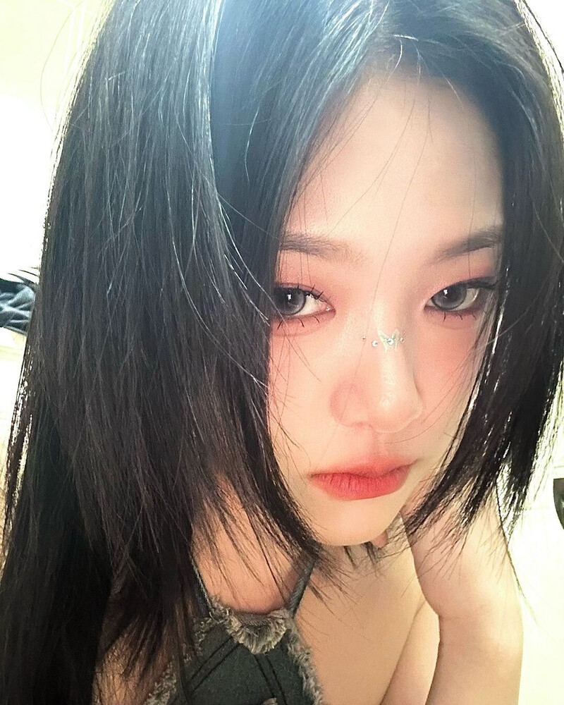 240924 - HyunJin Instagram Update documents 4