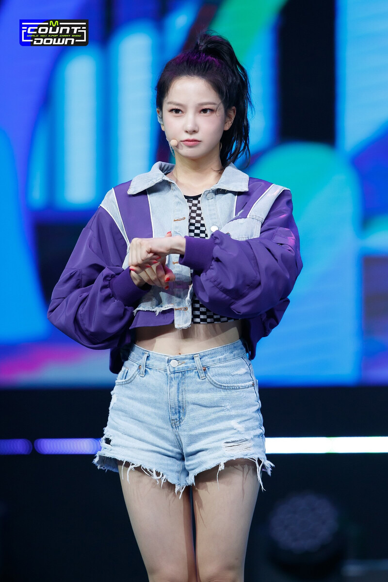 211014 Yujin - Shoot! stage on-site photos @ M! Countdown documents 2