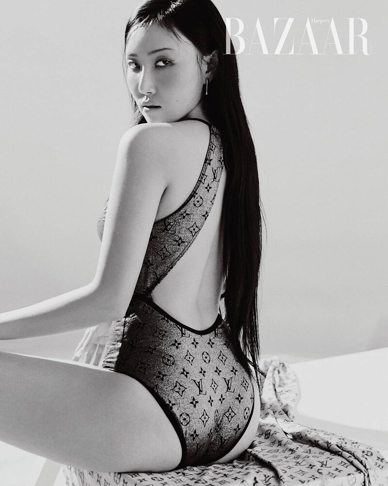 Hwa Sa X Louis Vuitton for  Harper's BAZAAR Korea April 2021 Issue documents 9