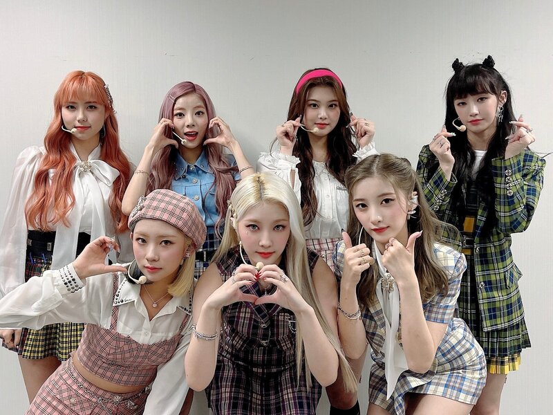 210912 PURPLE KISS Twitter Update at Inkigayo documents 1