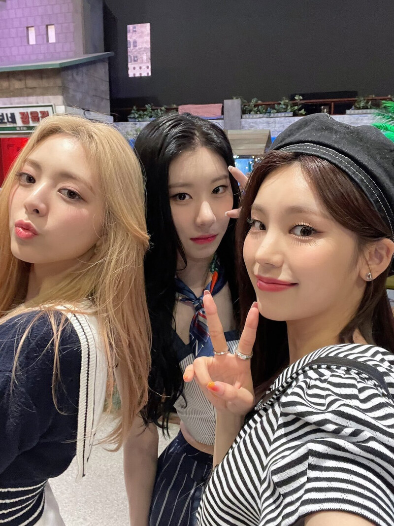 220716 ITZY Twitter Update documents 8