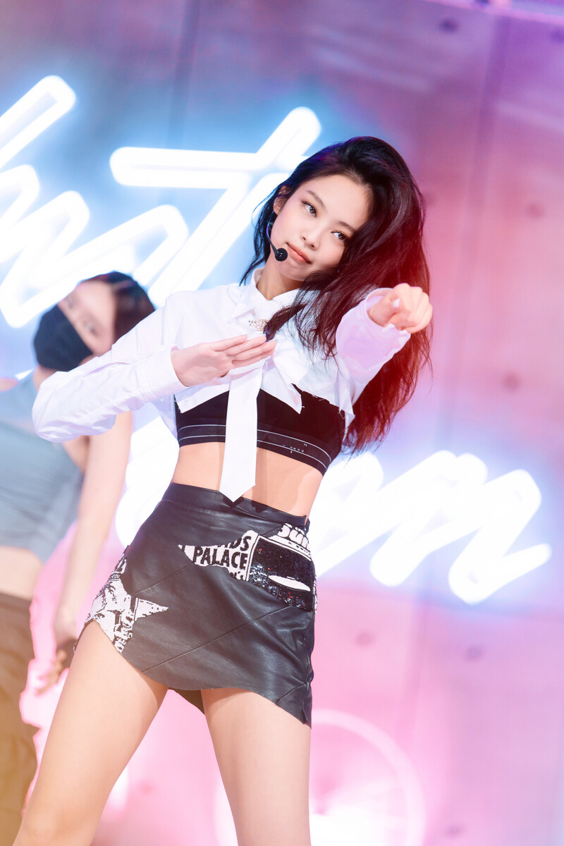 220925 BLACKPINK Jennie - 'Shut Down' at Inkigayo documents 2