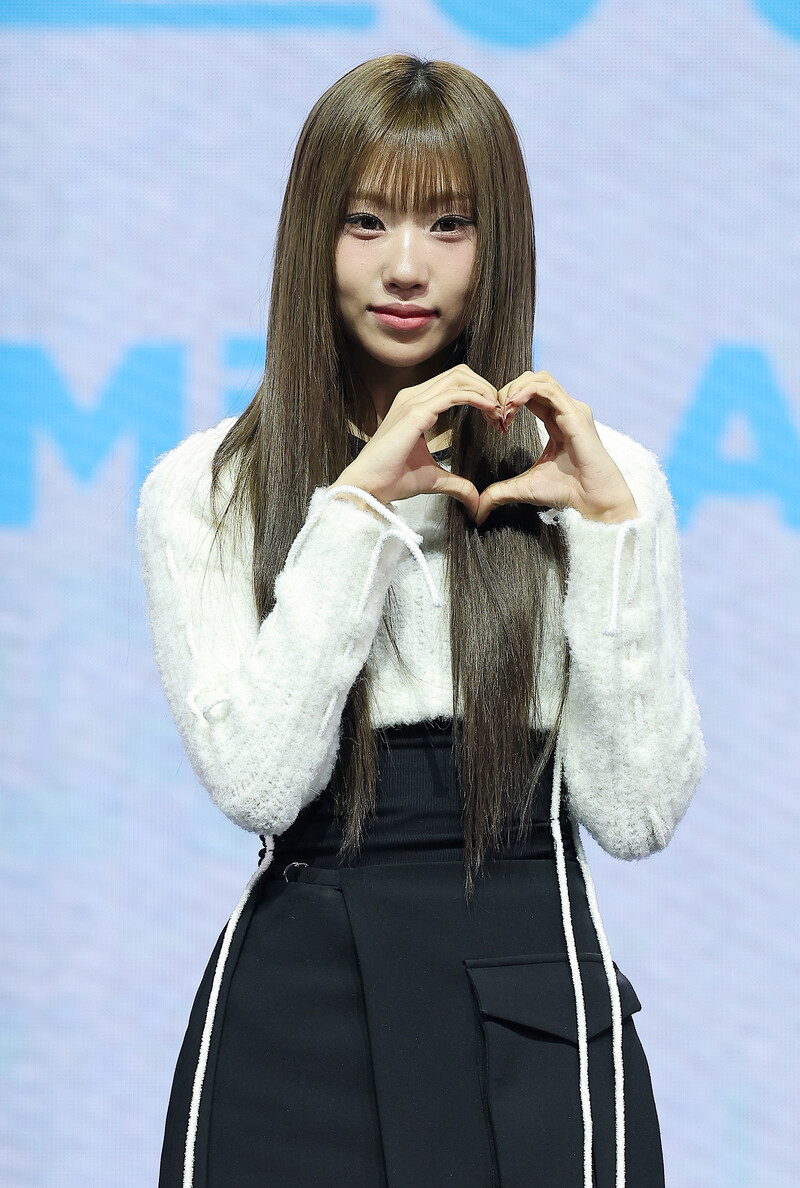 241125 izna Choi Jungeun - at First mini-album 'N/a' Showcase Event documents 4