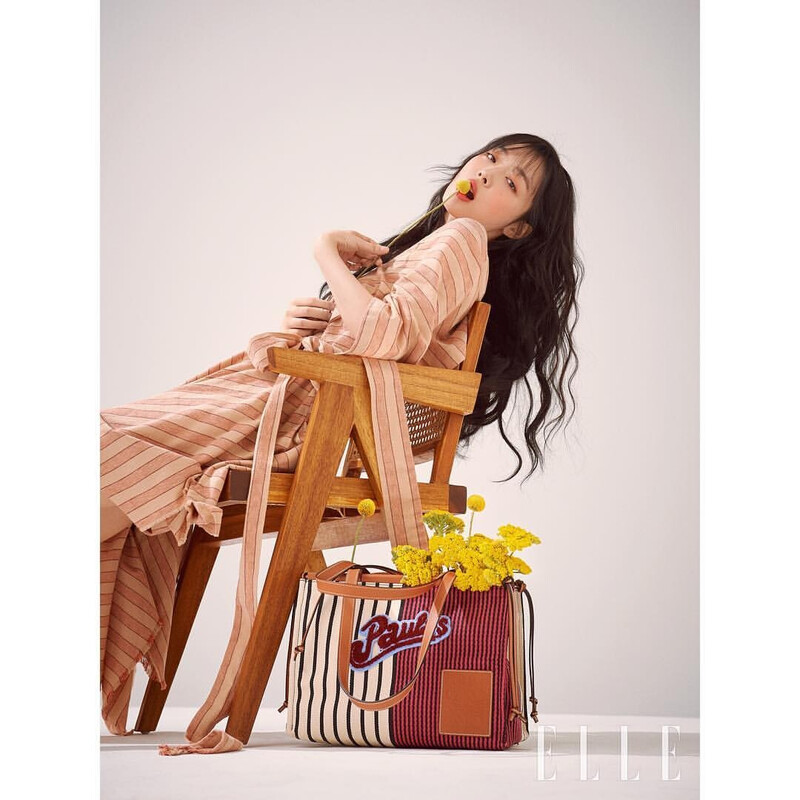 Sulli for Loewe - ELLE Korea May 2019 Issue documents 3