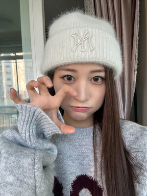 240107 - eite Instagram Update: YUJIN