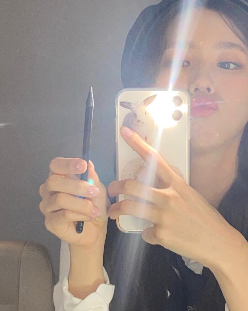 210810 (G)I-DLE Miyeon Instagram Update documents 4