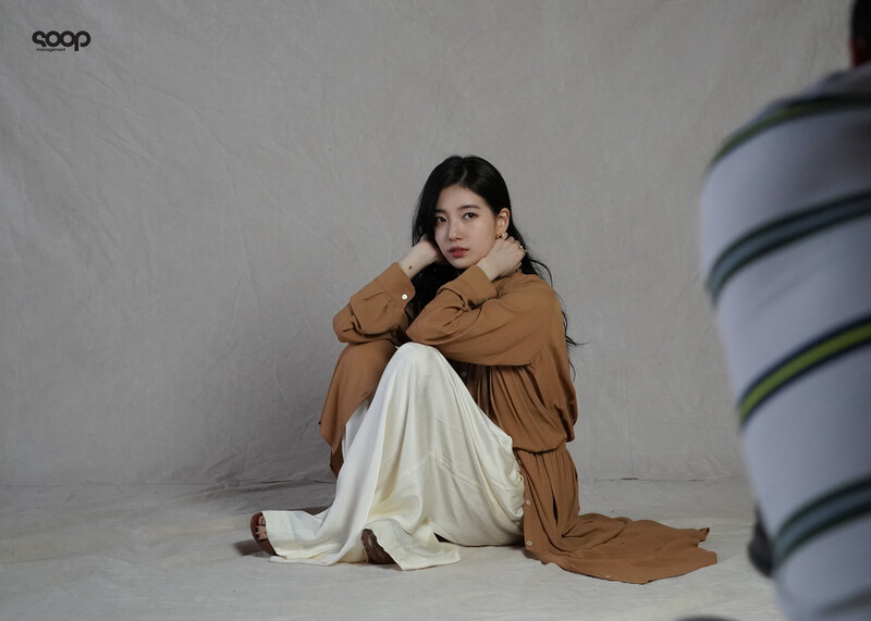 220620 Soop Naver Post - Bae Suzy - Cine21 Photoshoot Behind documents 16