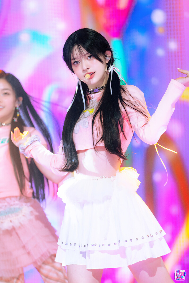 240414 ILLIT Minju - 'Magnetic' at Inkigayo documents 3