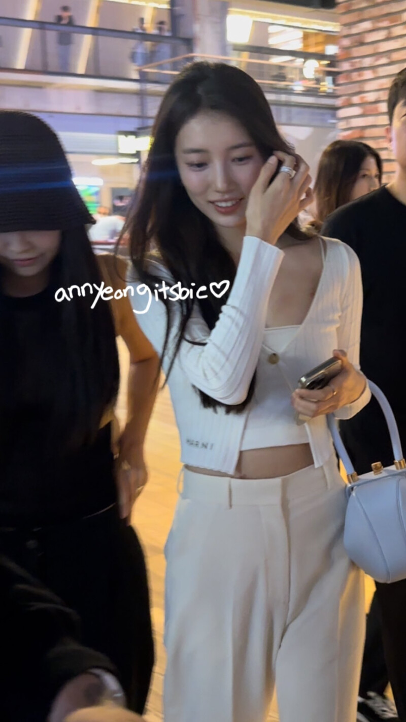 240731 - JENNIE with Bae Suzy at 'Revolver' VIP Premiere in Seoul documents 4