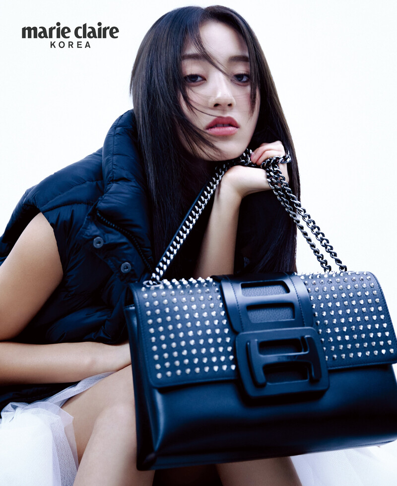 JIHYO x Hogan for Marie Claire Korea November Issue documents 7