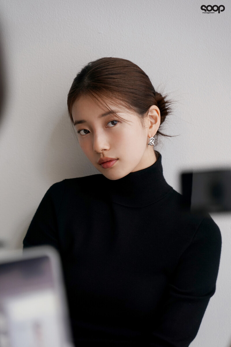 231127 SOOP Naver Post - Suzy - Cosmopolitan November 2023 Issue Behind documents 1