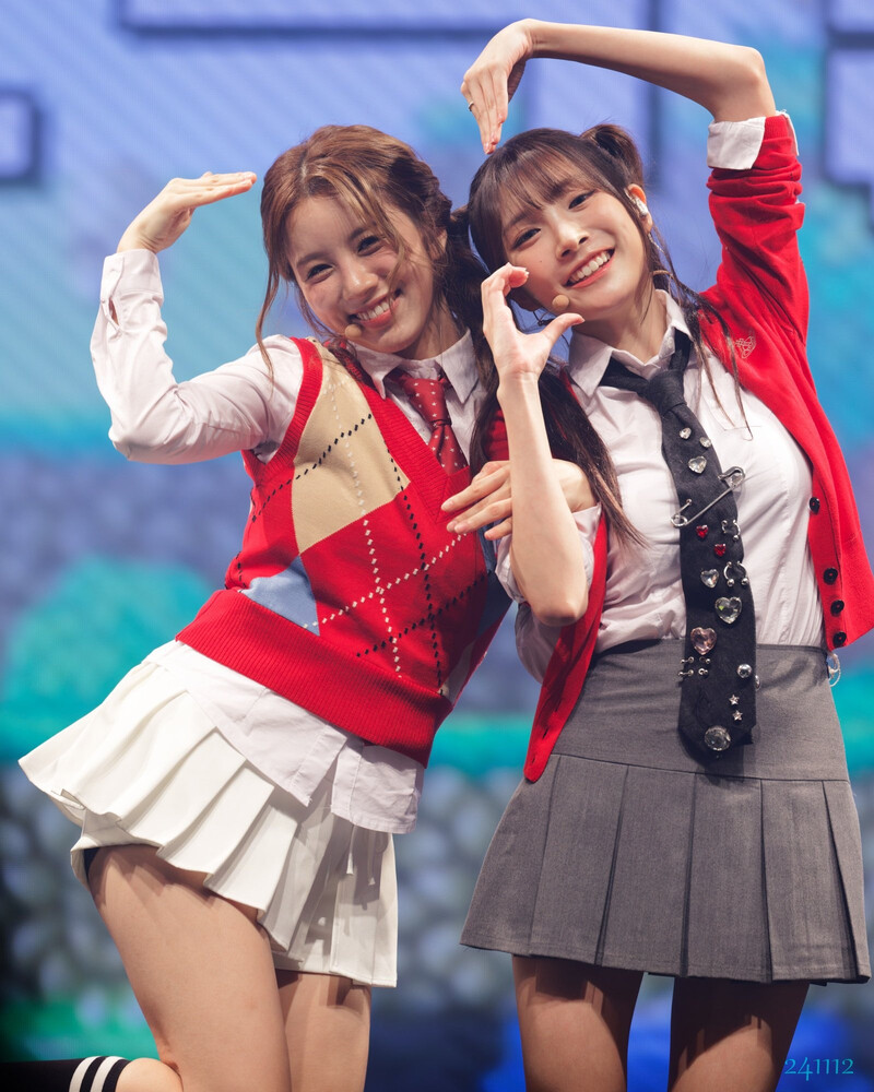 241112 WOOAH Lucy & Minseo - at "WOOAH Japan 2nd Concert 'WOOAH-LAND AGAIN' in Tokyo, Japan" documents 3