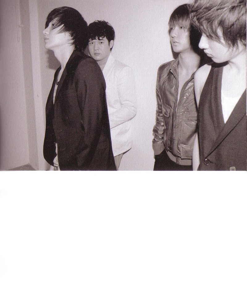 [SCANS] Super Junior - The 3rd Album 'Sorry Sorry' (A Version) documents 4
