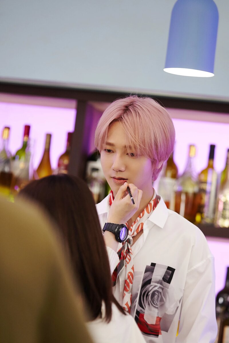 190618 SMTOWN Naver Update - Yesung's "Pink Magic" M/V Behind documents 26