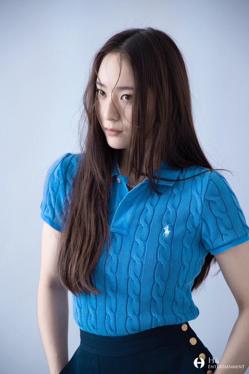 210402 H&D Naver Post - Krystal's Marie Claire Photoshoot Behind documents 4