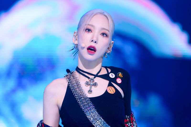 220220 Taeyeon - 'INVU' at Inkigayo documents 3