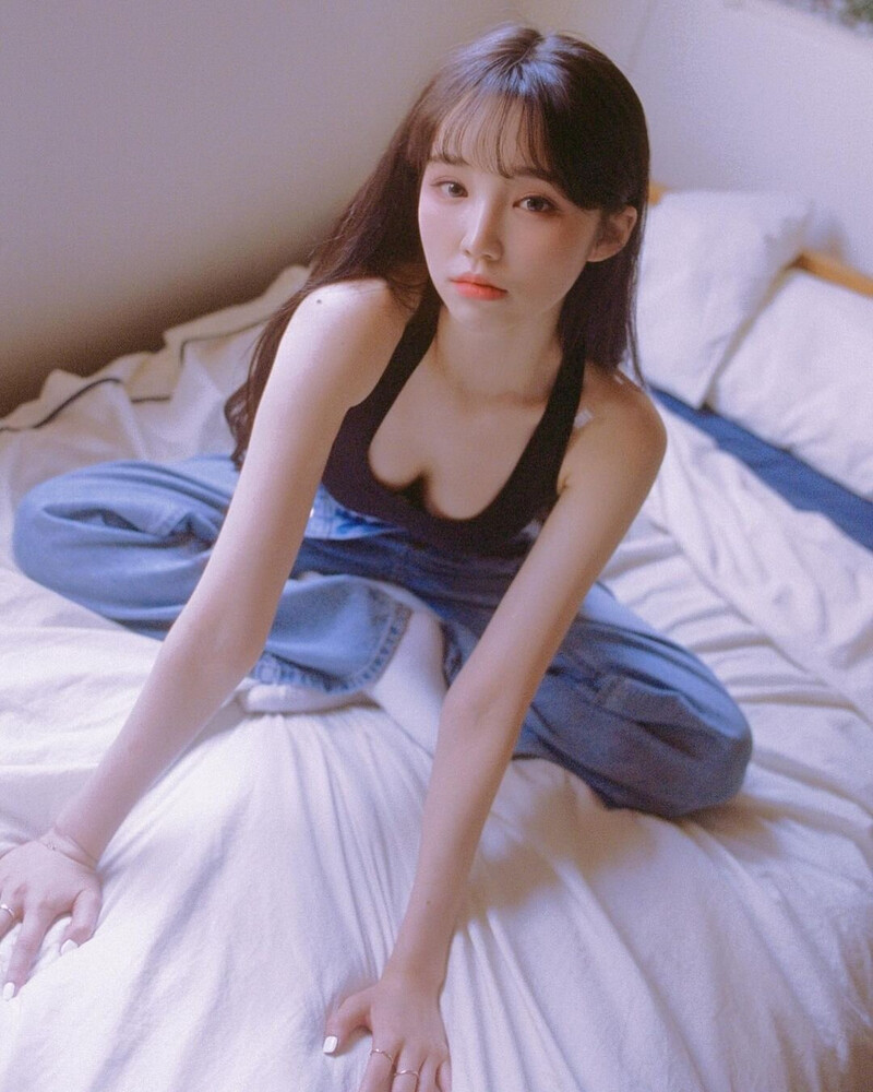 220628 Kim Minji Instagram Update documents 4