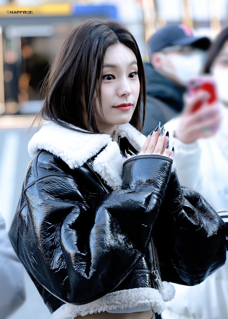 221202 ITZY Yeji - Music Bank Commute documents 6