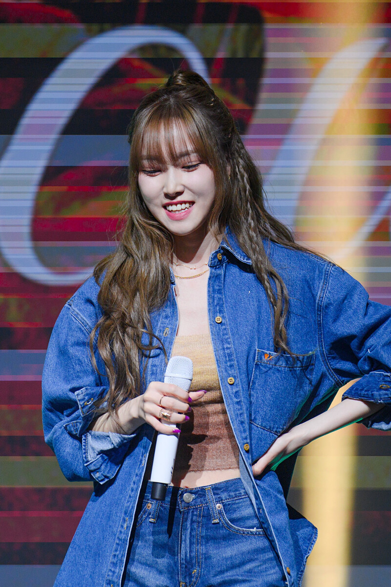 230307 Yuju at 'O' Showcase documents 4