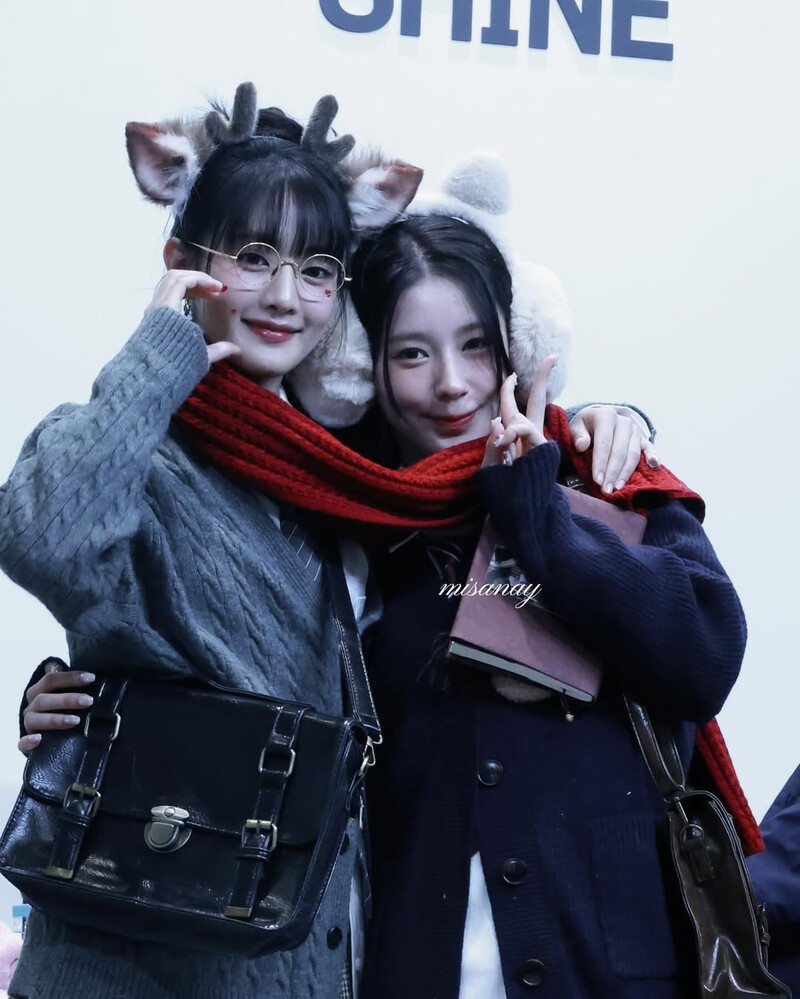 241222 (G)I-DLE Minnie & Miyeon -  at Everline Fansign event documents 5