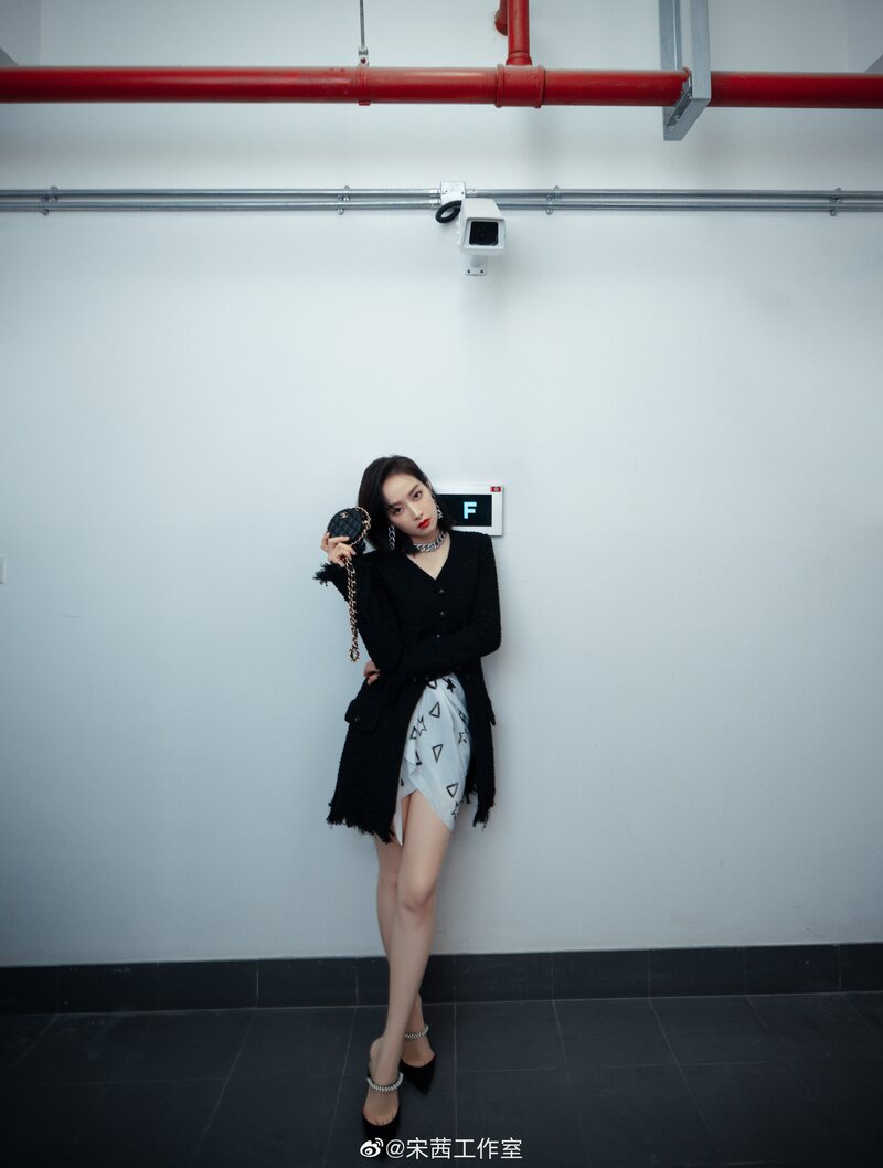 Victoria for Elle Style Awards documents 8