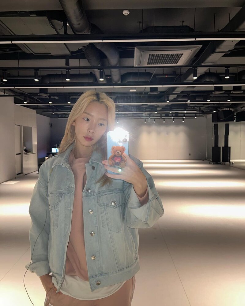 220314 Taeyeon Instagram Update documents 5