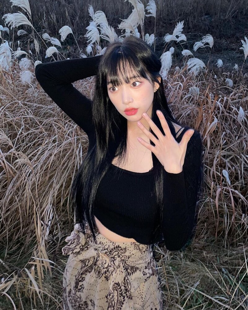 221118 - Ji Young Instagram Update documents 2
