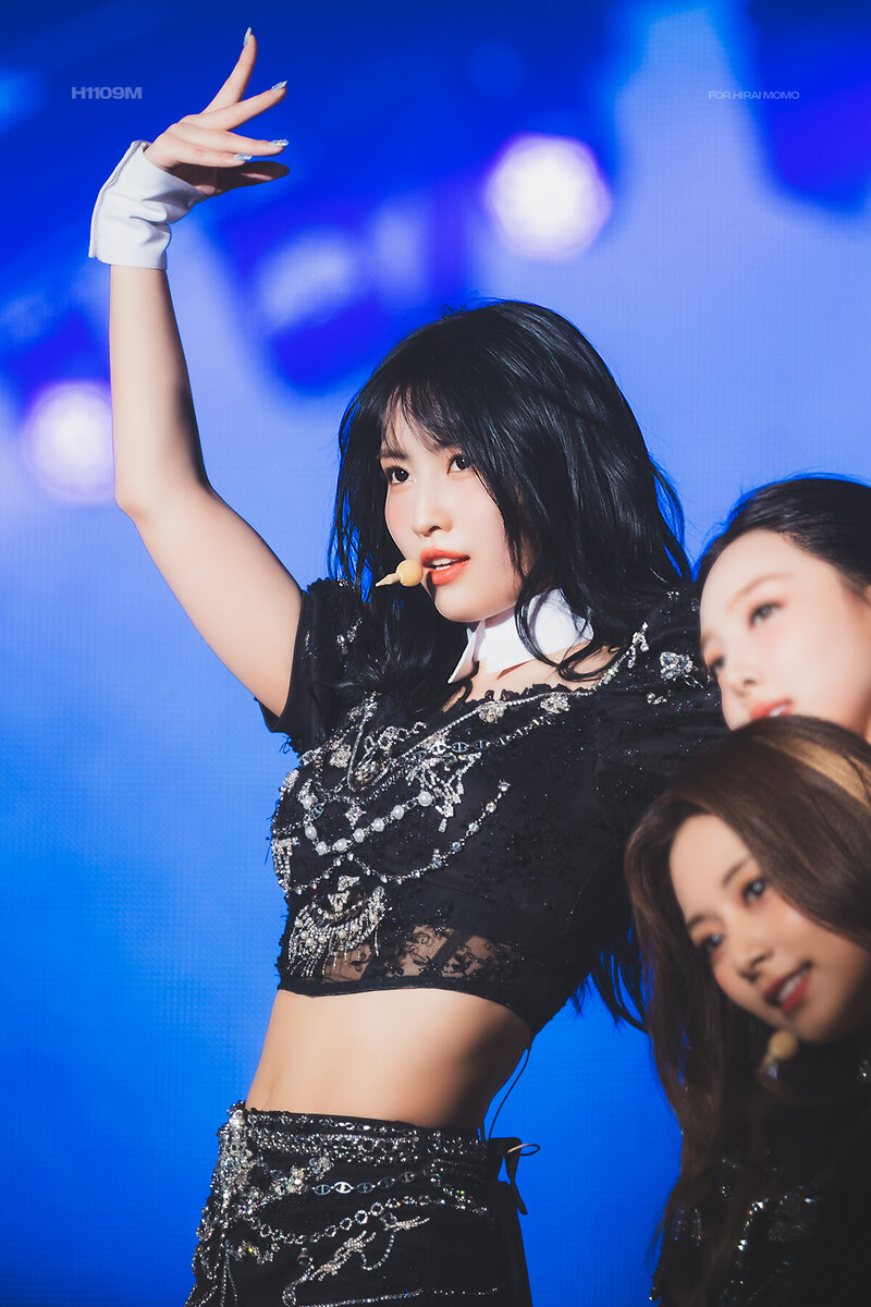 230416 TWICE Momo - ‘READY TO BE’ World Tour in Seoul Day 2 documents 1