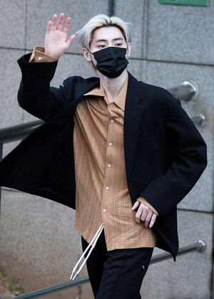 220415 SUNGHOON AT MUSIC BANK