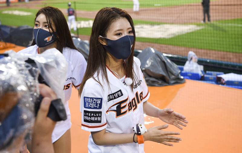 210615 Lovelyz Mijoo - Hanwha Eagles 1st Pitch documents 9