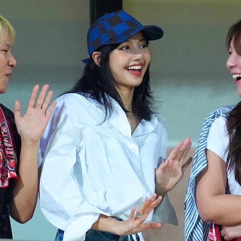 240326 LISA  at Thailand vs Korea World Cup Qualifier match documents 4