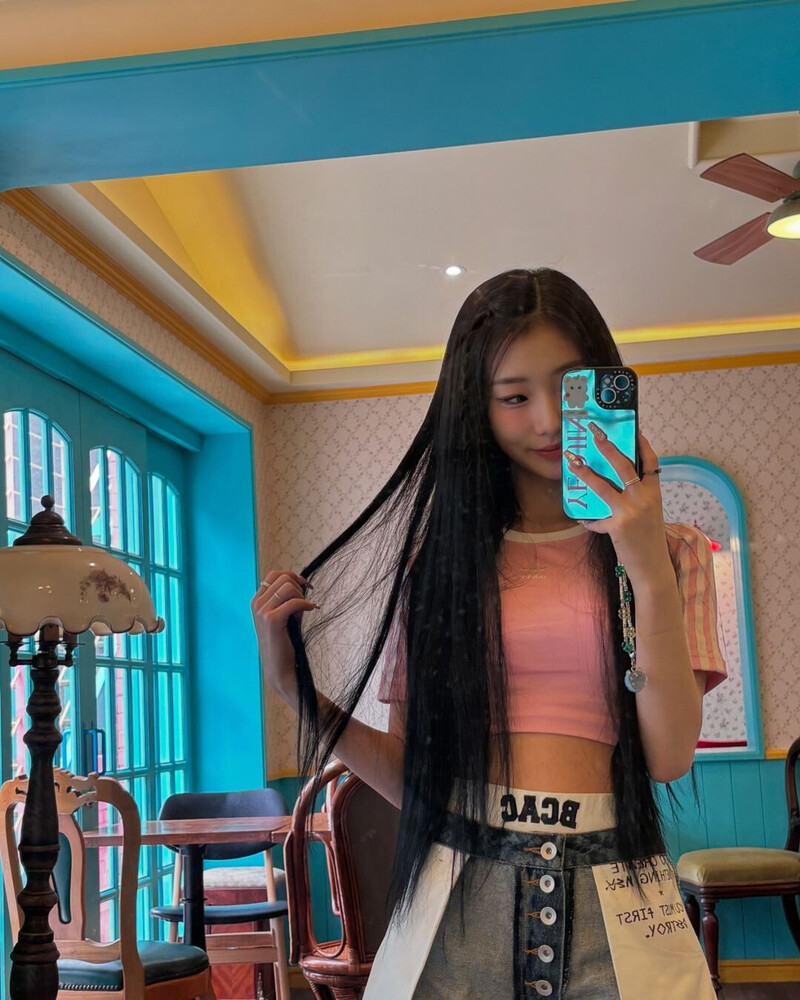 240907 - YeoJin Instagram Update documents 2