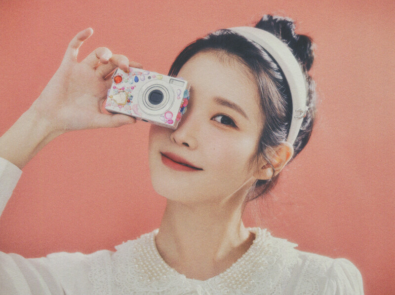 IU - 5th Official ‘UAENA’ Fanclub Kit [SCANS] documents 2