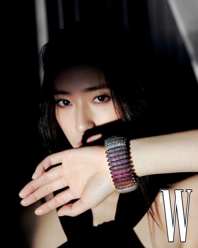 KRYSTAL JUNG for W KOREA Magazine - July Issue 2023 documents 4