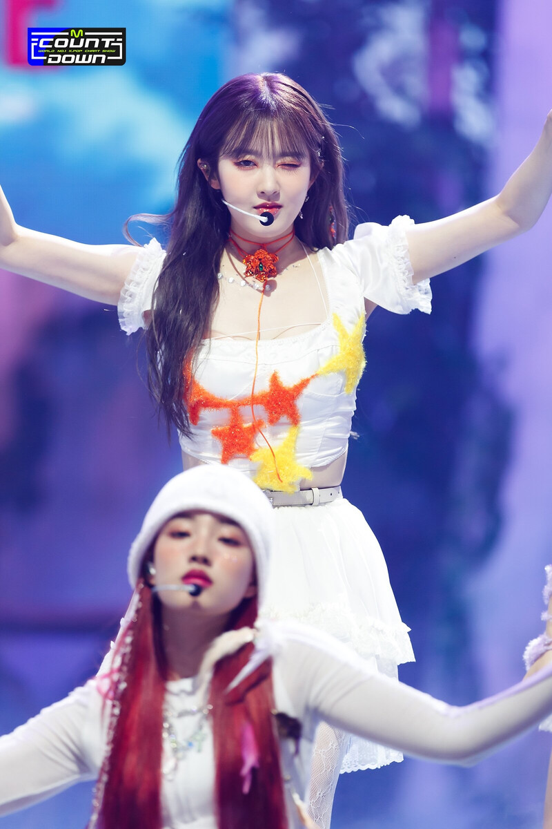 220721 STAYC Sieun 'BEAUTIFUL MONSTER' at M Countdown documents 2