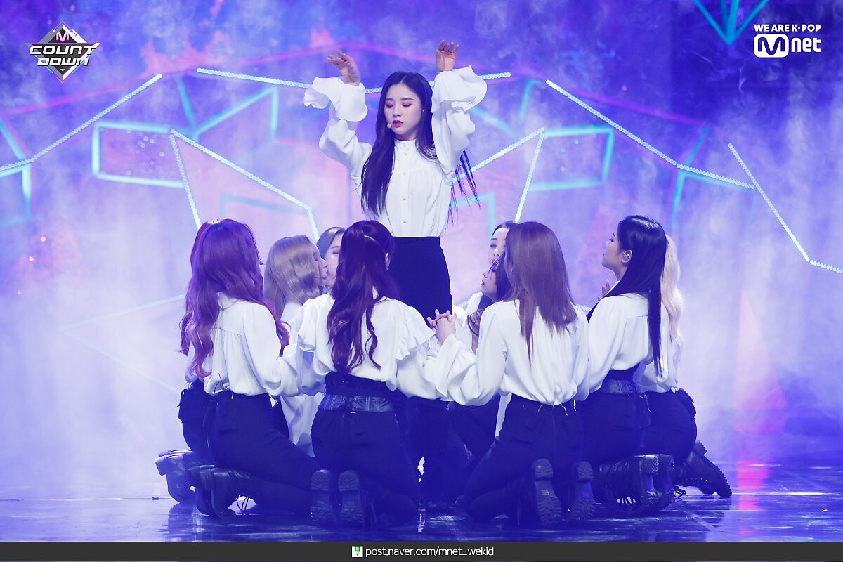 190221 LOONA - 'Butterfly' at M COUNTDOWN | kpopping