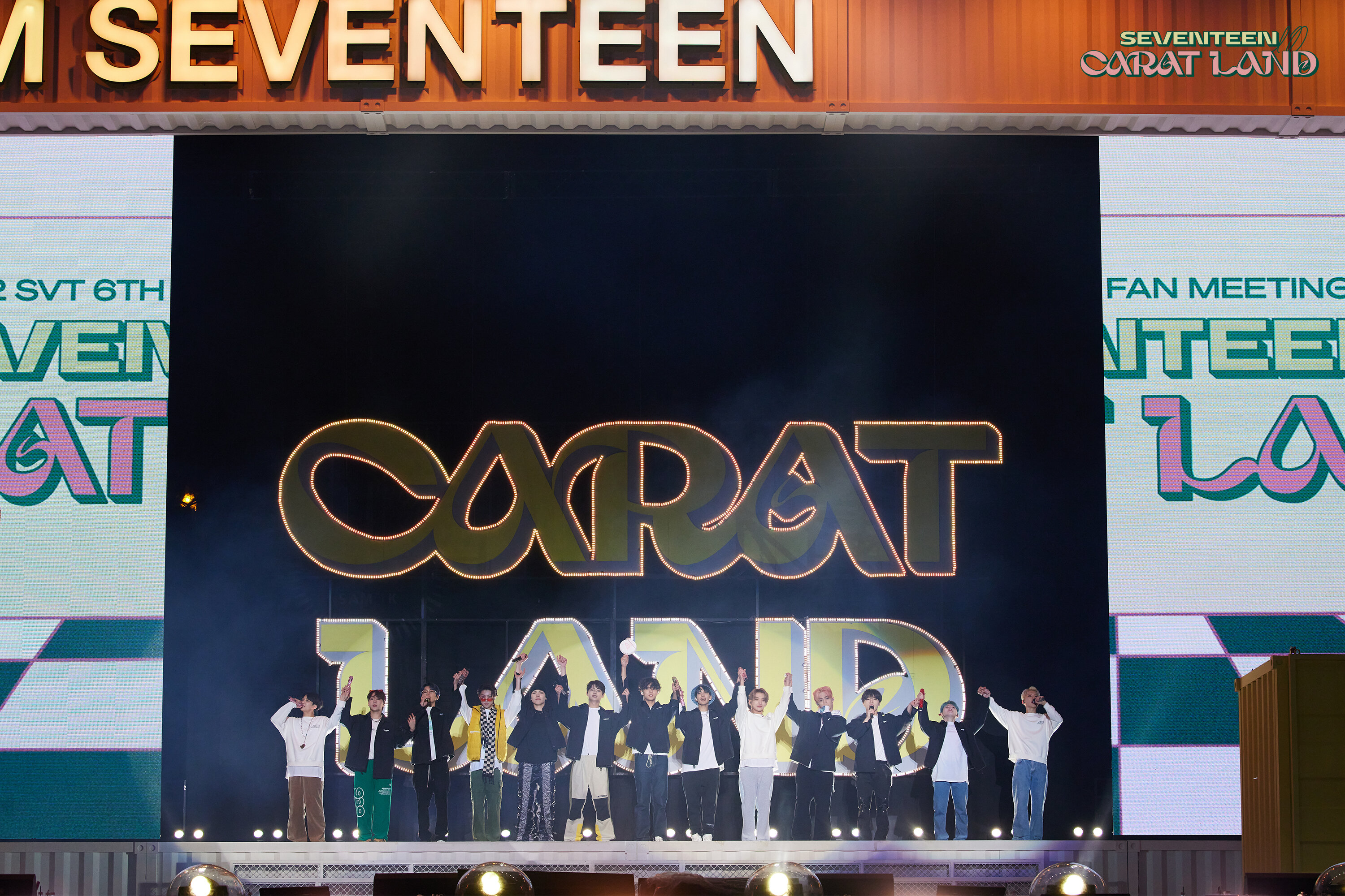 230209 SEVENTEEN Weverse Update - 2022 SVT 6TH FAN MEETING 〈SEVENTEEN in  CARAT LAND〉 MEMORY BOOK+ PREVIEW Cuts #1 | kpopping